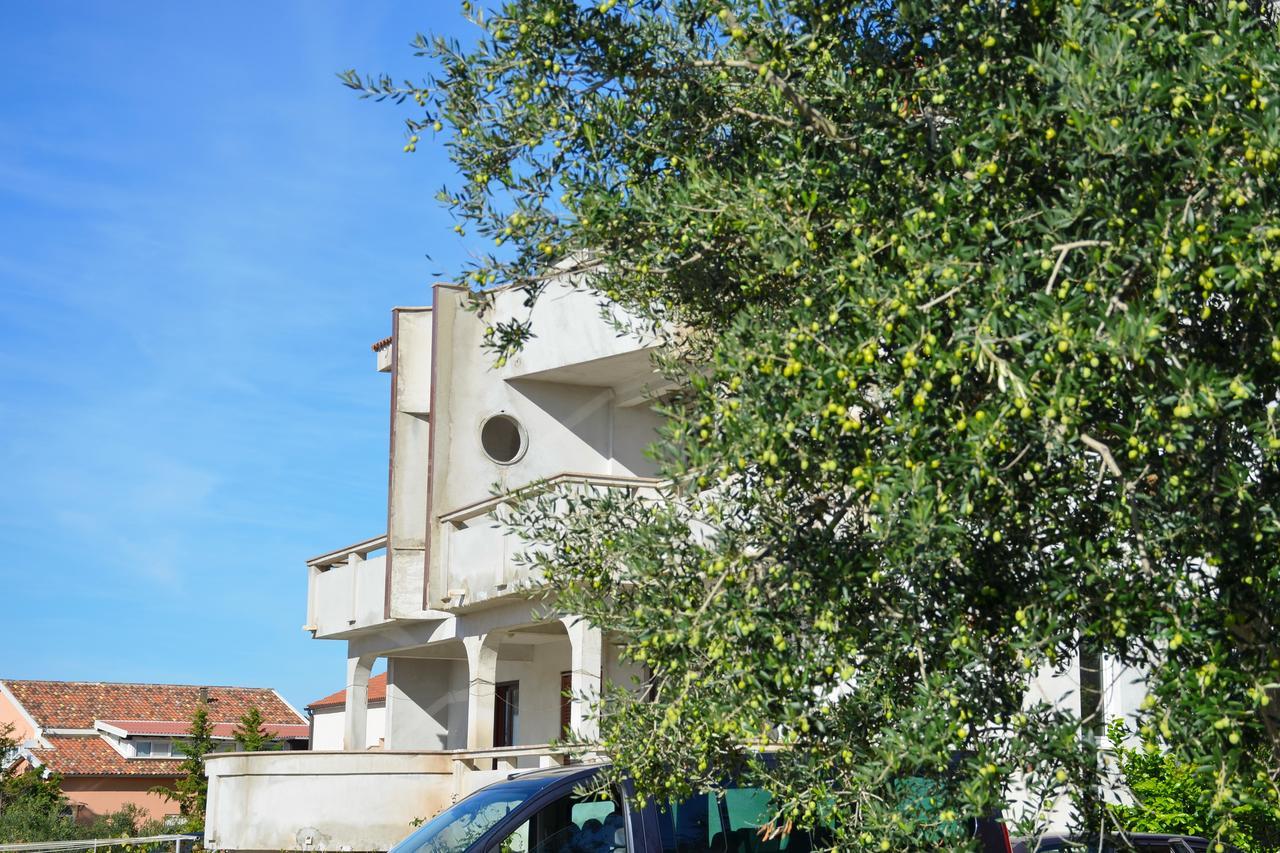 Apartments Summersong Novalja Exterior photo
