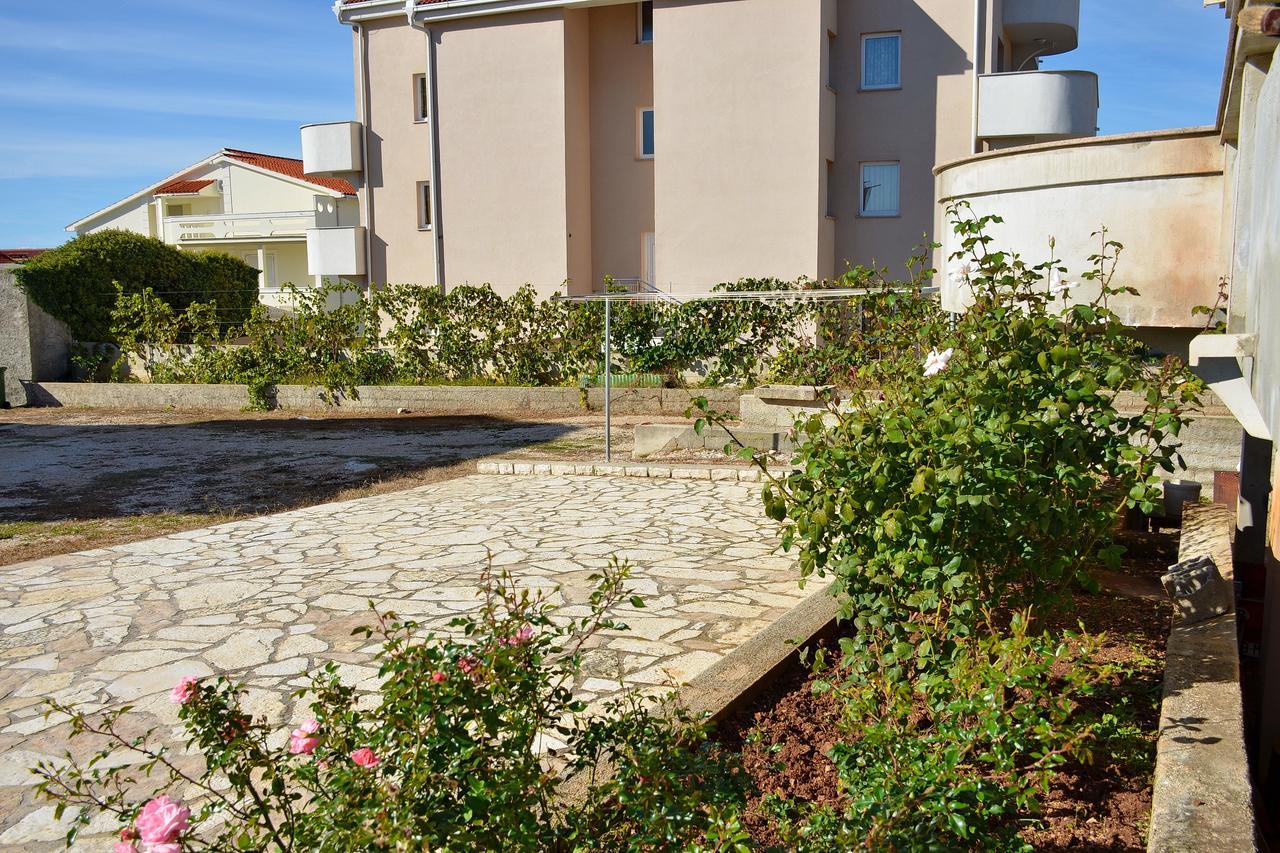 Apartments Summersong Novalja Exterior photo