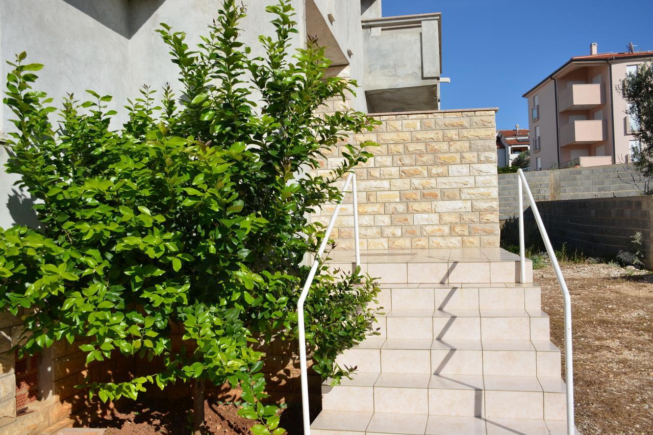 Apartments Summersong Novalja Exterior photo